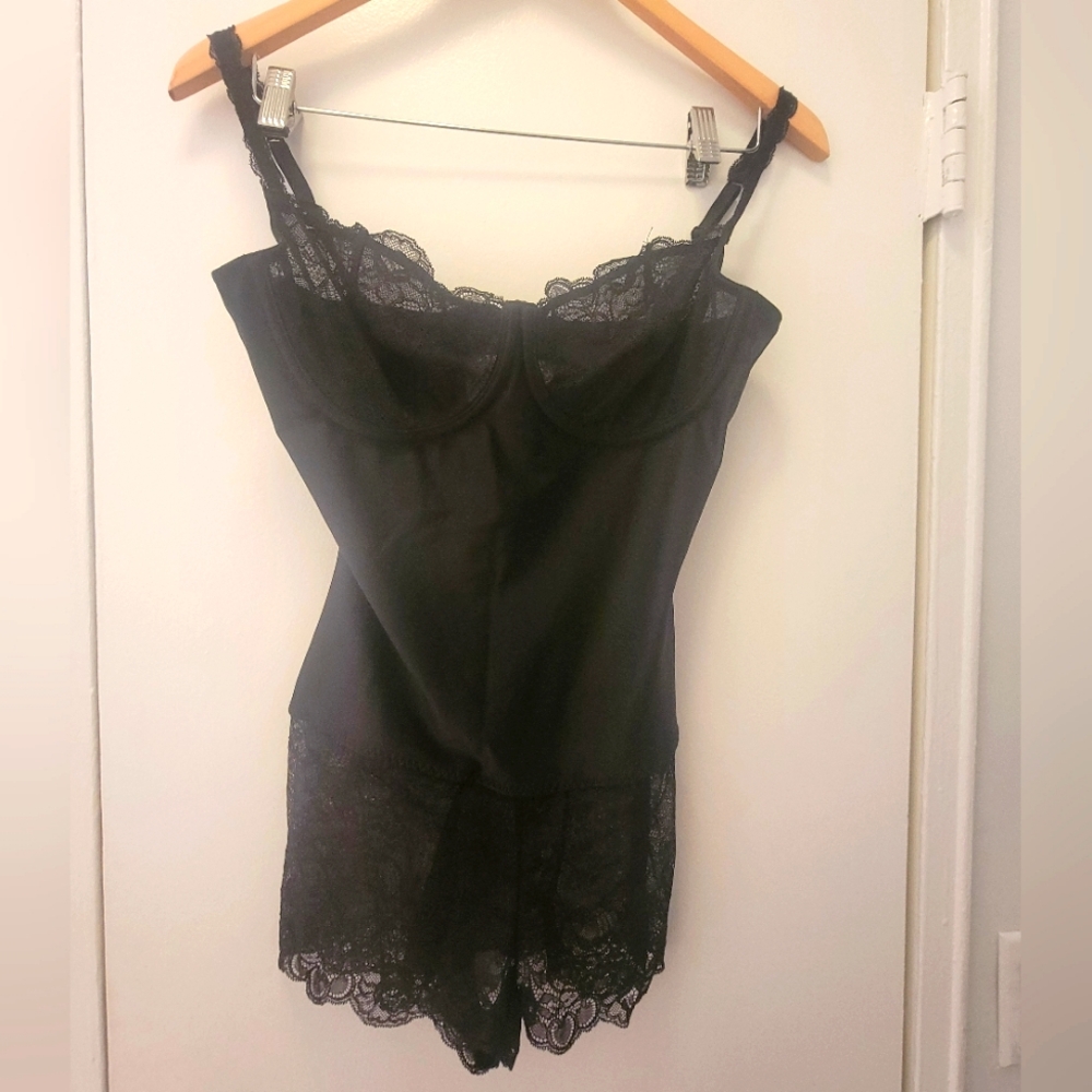 NWT, Yummie Tummie lace boy short bodysuit shaper, size Medium